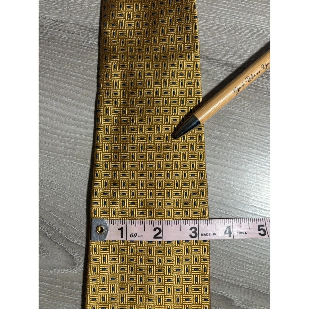 Brooks Brothers Makers Silk Tie Gold Navy Geometric Basketweave Hand Made USA‎